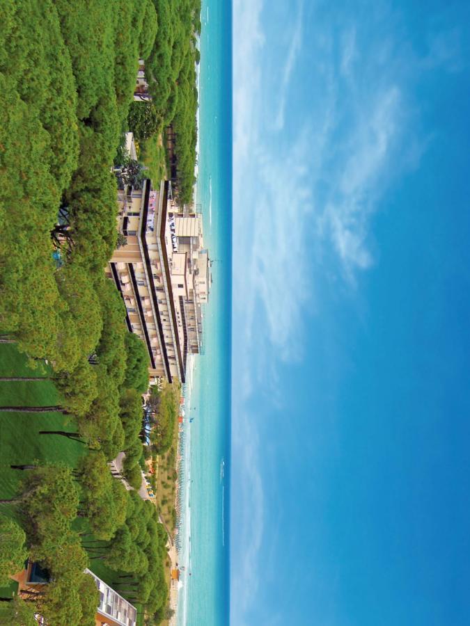 Hotel Bertha Fronte Mare Lido di Jesolo Exterior foto