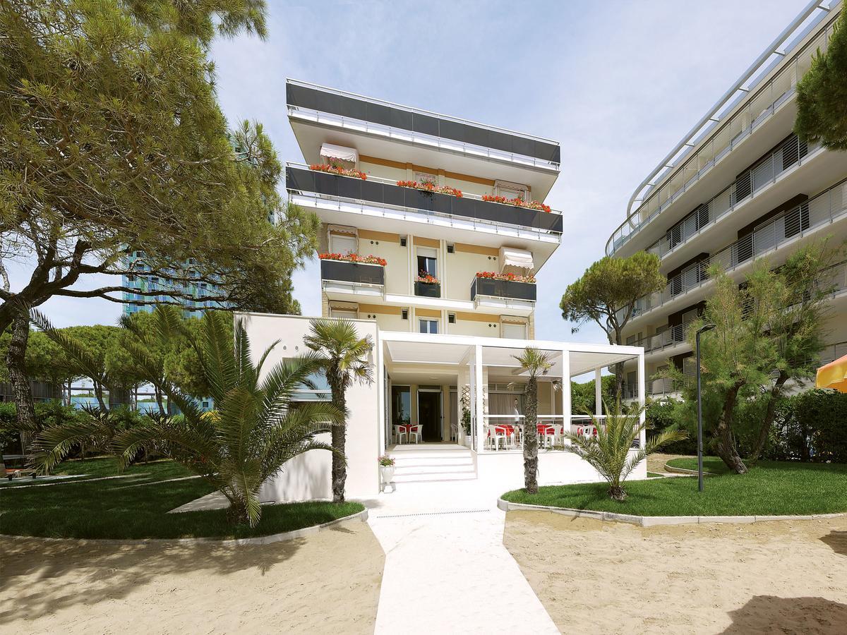 Hotel Bertha Fronte Mare Lido di Jesolo Exterior foto