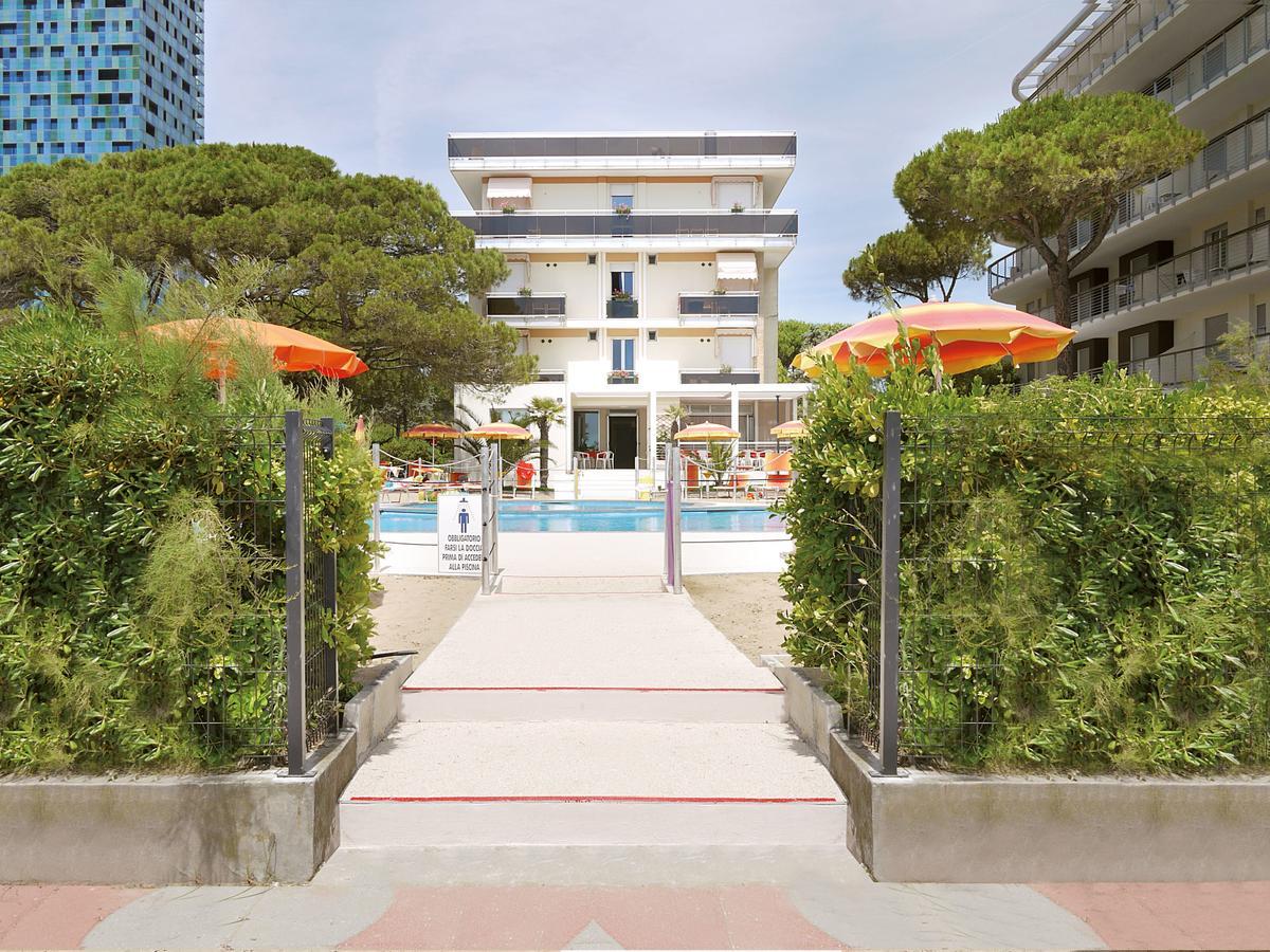 Hotel Bertha Fronte Mare Lido di Jesolo Exterior foto