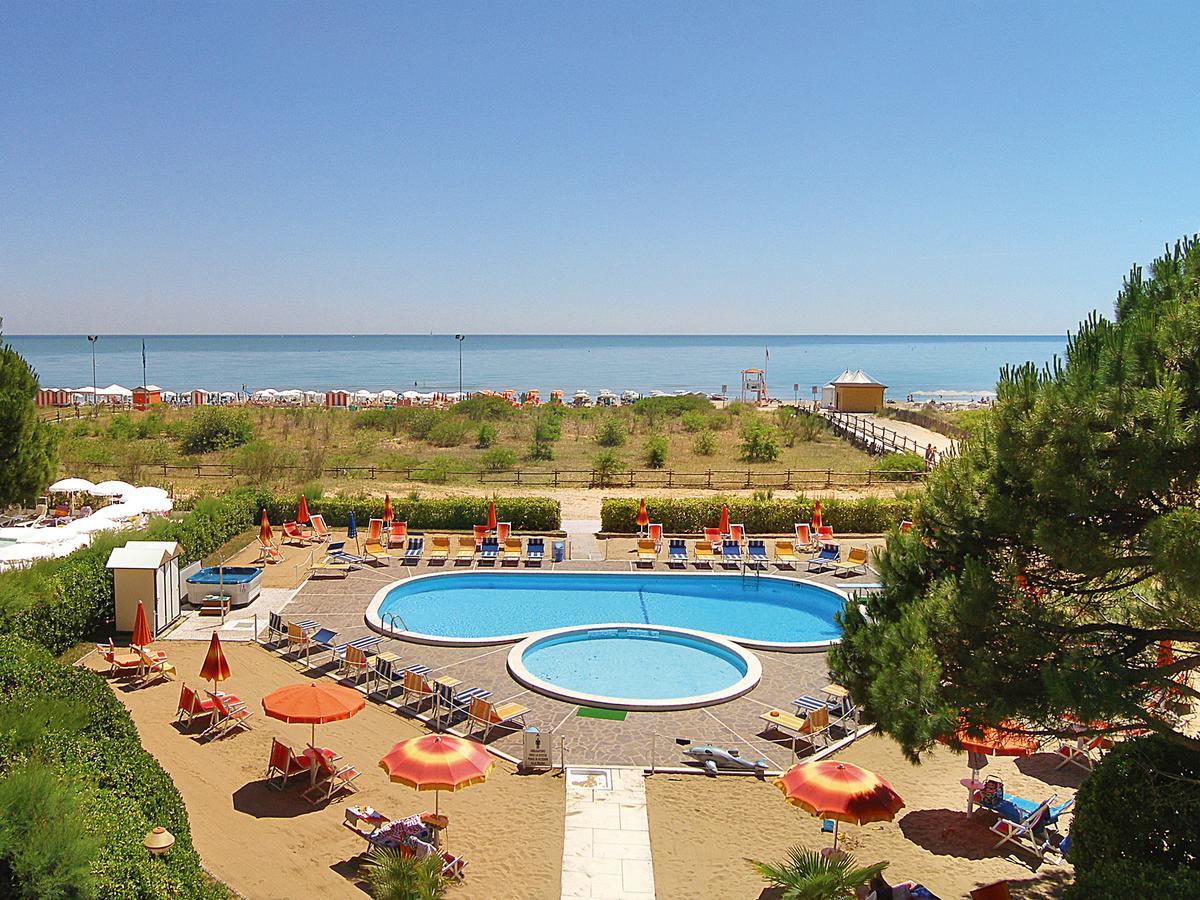 Hotel Bertha Fronte Mare Lido di Jesolo Exterior foto