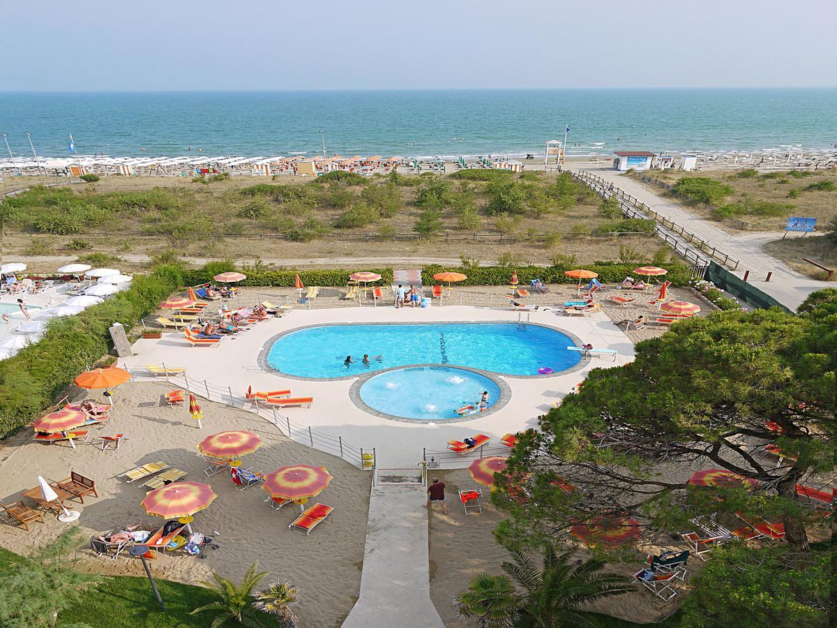 Hotel Bertha Fronte Mare Lido di Jesolo Exterior foto