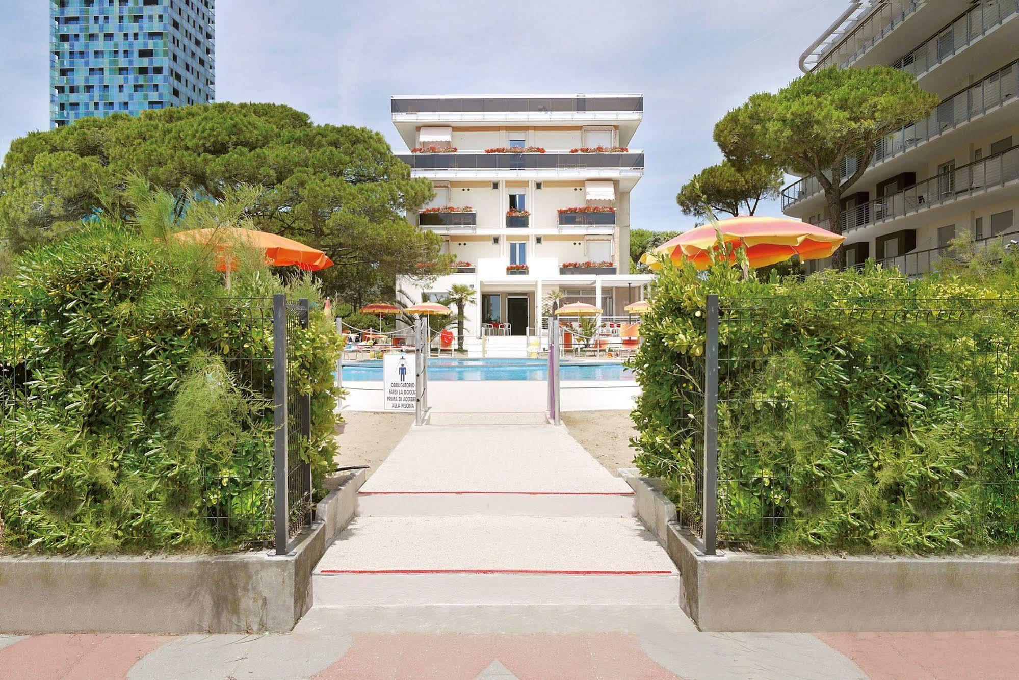 Hotel Bertha Fronte Mare Lido di Jesolo Exterior foto