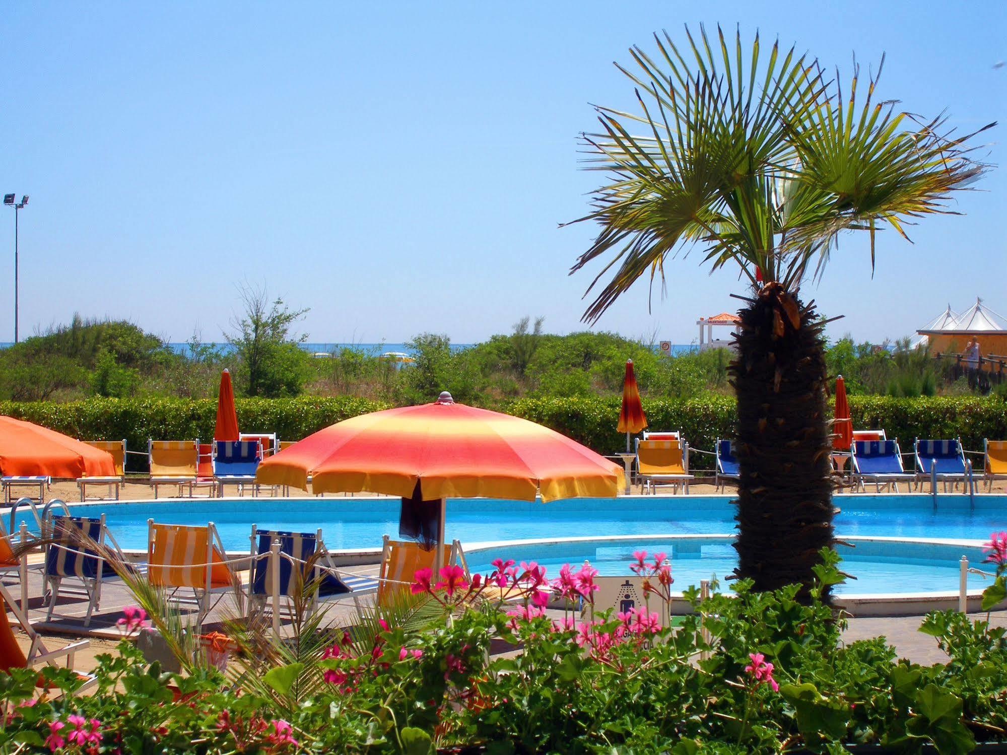 Hotel Bertha Fronte Mare Lido di Jesolo Exterior foto