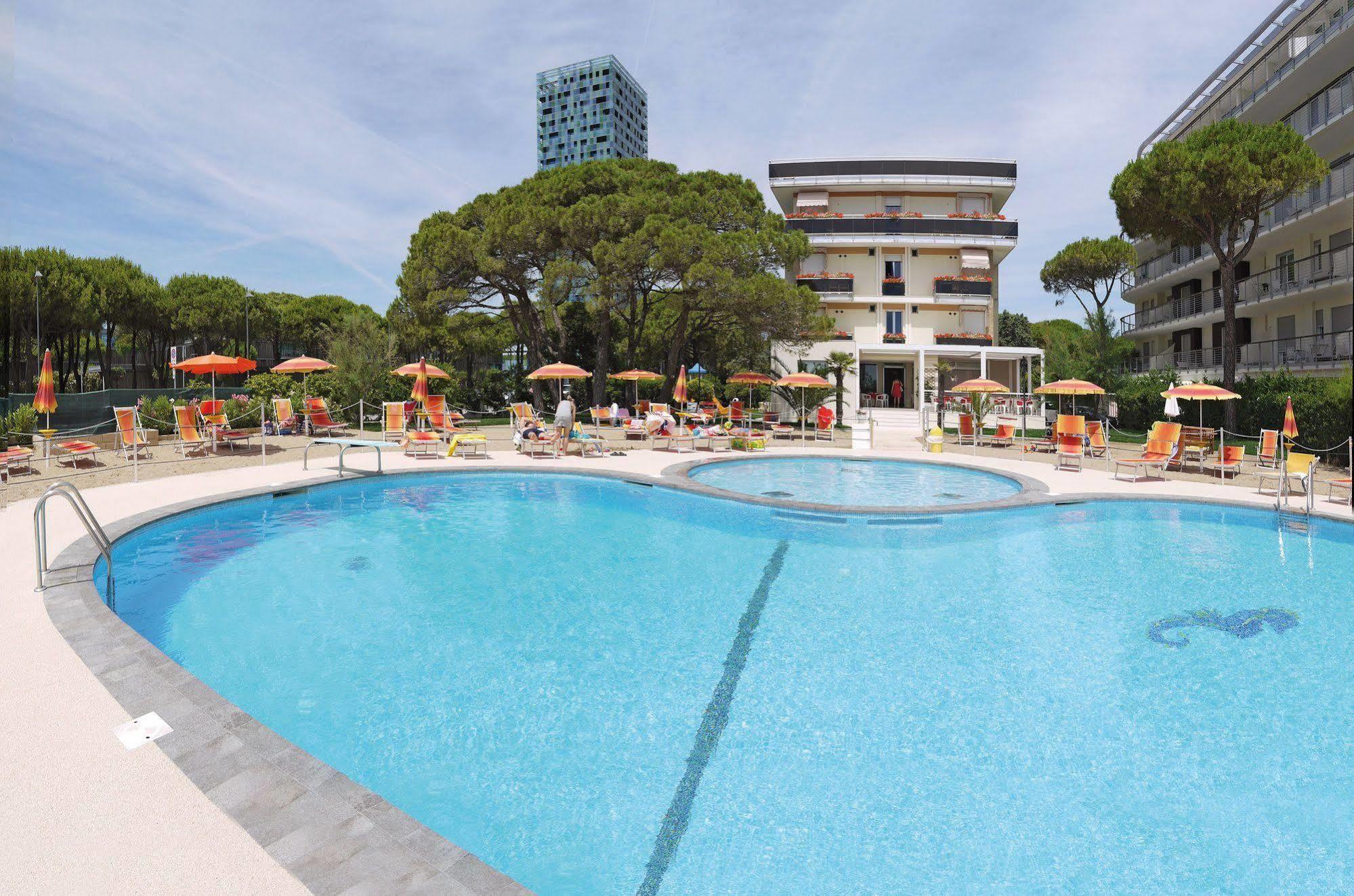 Hotel Bertha Fronte Mare Lido di Jesolo Exterior foto